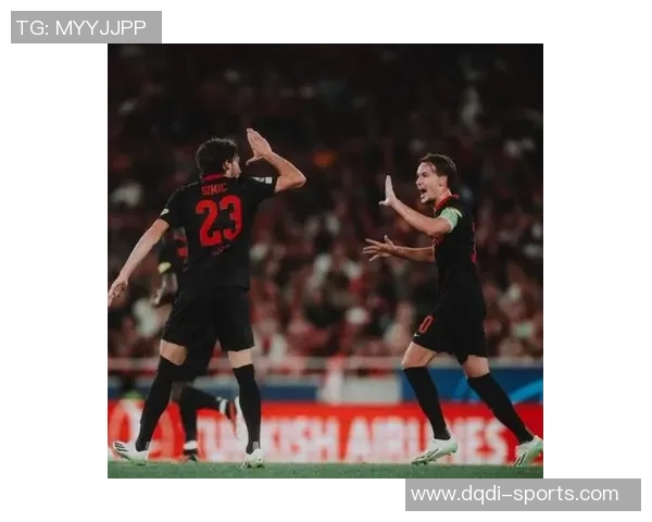 意甲大战拜仁大胜曼联红牌争议引发全场热议与激情